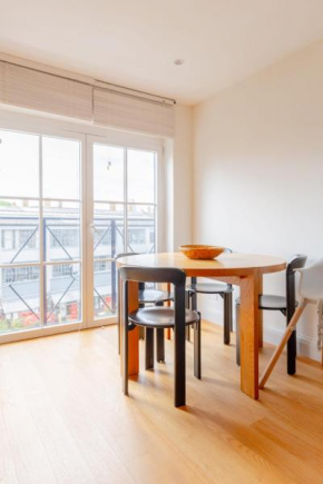 Japanese-Inspired 1BD Flat by Regent's Canal